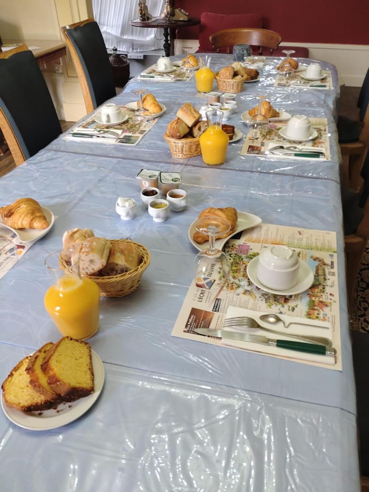La Brasserie Chambre D'Hotes De Delphine Saulge ภายนอก รูปภาพ