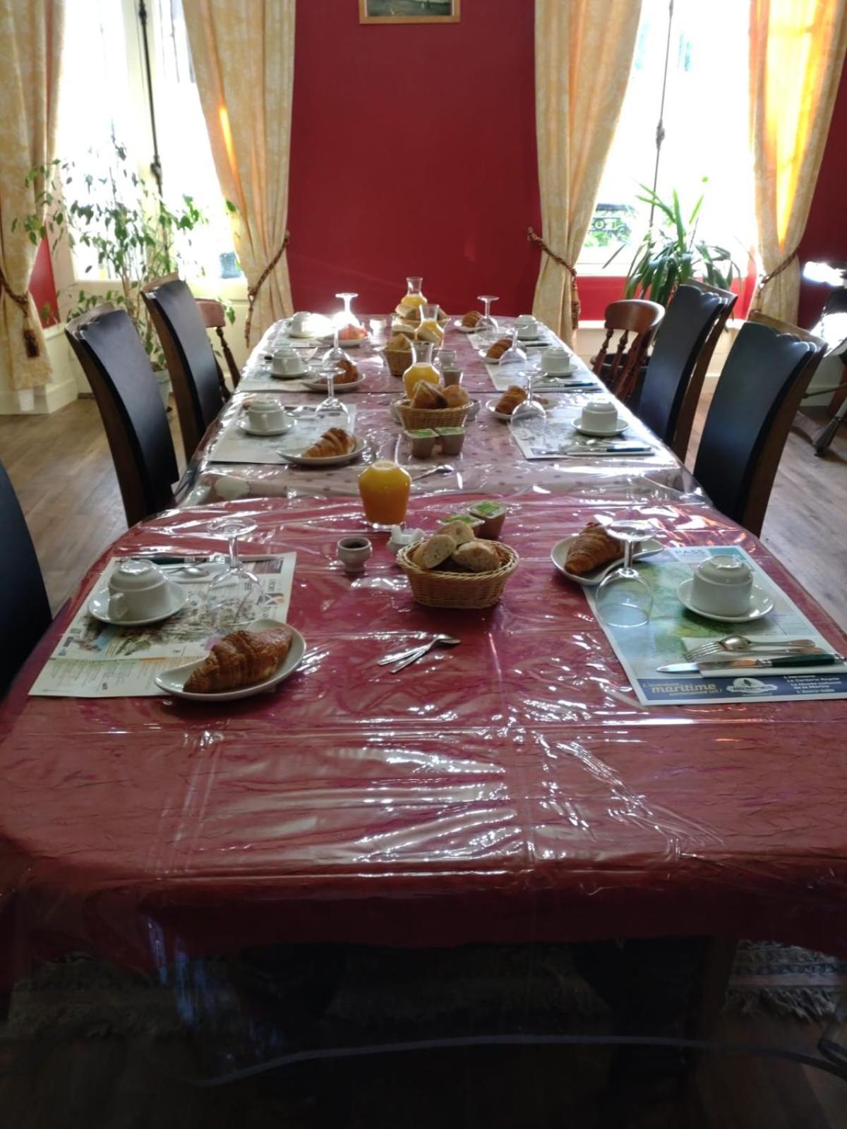 La Brasserie Chambre D'Hotes De Delphine Saulge ภายนอก รูปภาพ